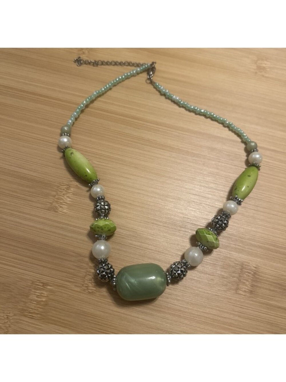 Vintage lime green acrylic plastic bead necklace silver tone Beads 18”